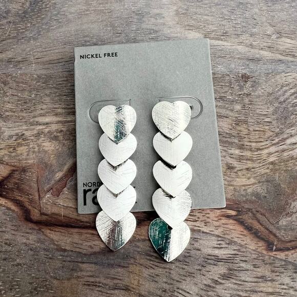 🍭6/$30 New Nordstrom Metallic Silver Tone Cascade Heart Post Earrings - Picture 1 of 4
